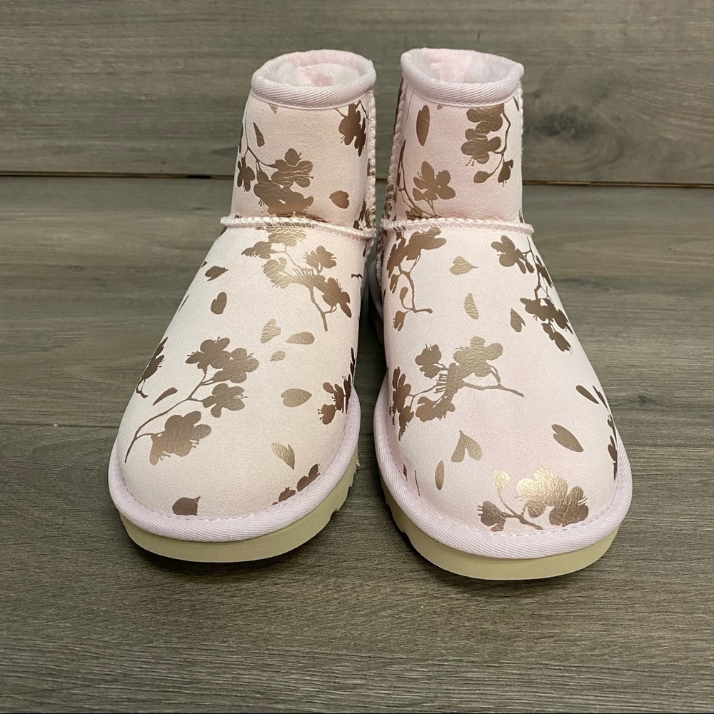 UGG | Classic Mini Floral Foil Seashell Pink New In Box - Picture 4 of 8